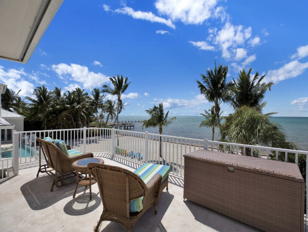 Oceanfront Luxury Vacation Estate with Pool & Spa